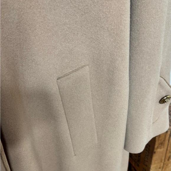 NWT Women's Dennis Basso Tan Button-Up
Wool, Cashmere Blend Coat. - Picture 9 of 13